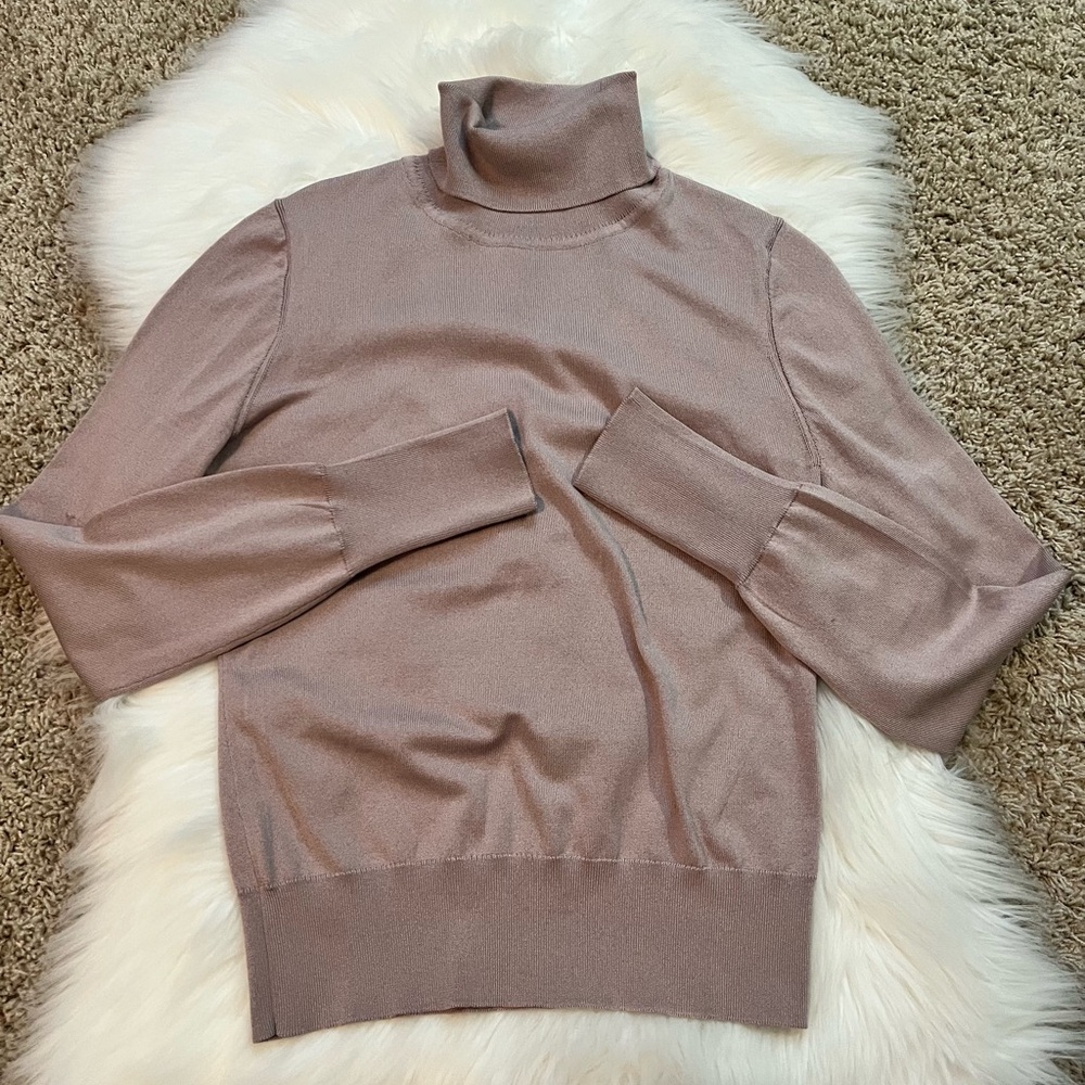 EXPRESS Silky Soft Fitted Turtleneck Sweater Blush size Small
